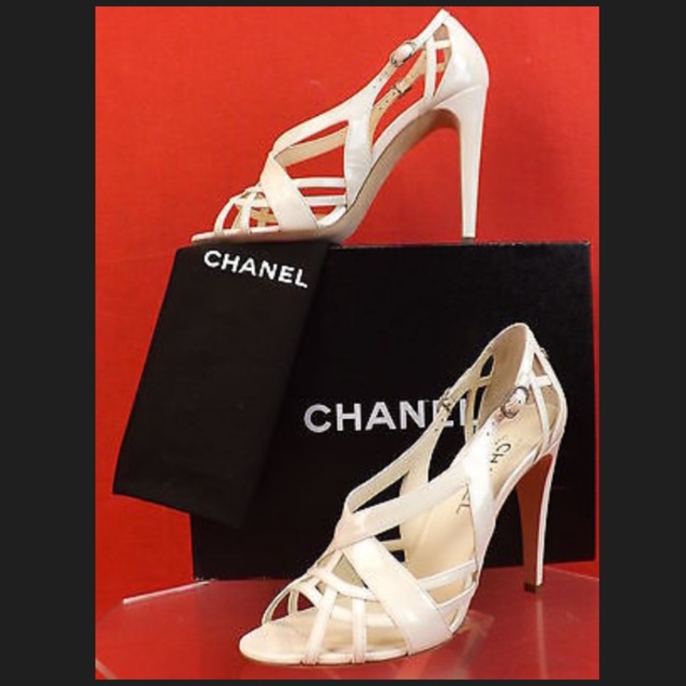 Chanel Blanc Formal Pumps / Sandals